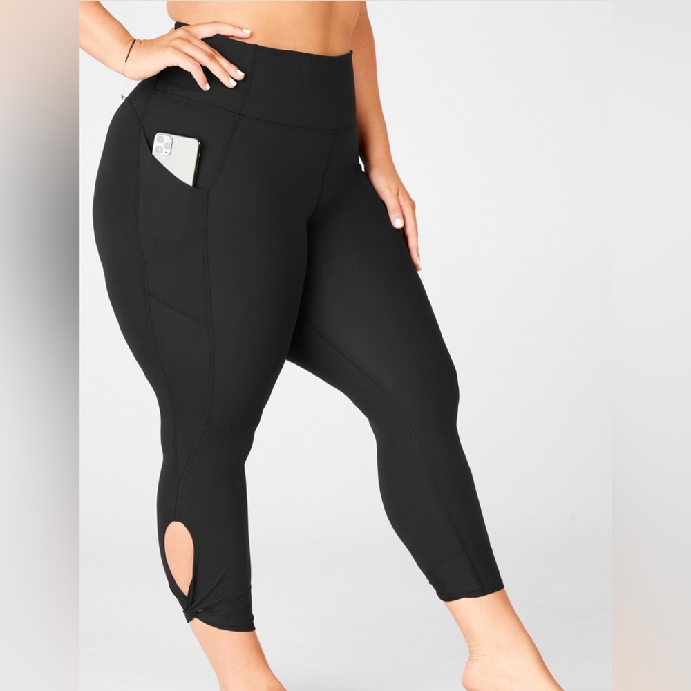 EUC Fabletics 2X Black High-Waisted Leggings with Keyhole Detail
